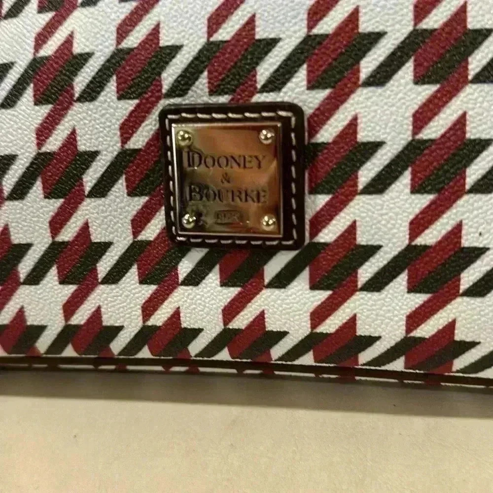Dooney and Bourke handbag. - Picture 3 of 14
